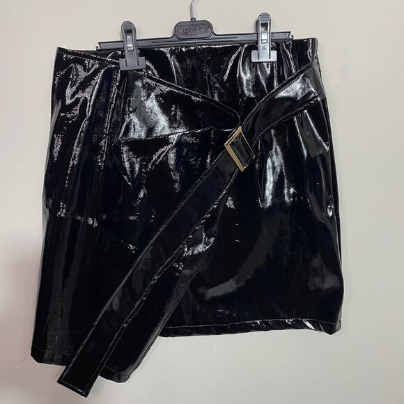 Fashion Nova Black Wet Look Belted Asymmetrical Faux Patent Mini Skirt Size XL - Picture 2 of 7